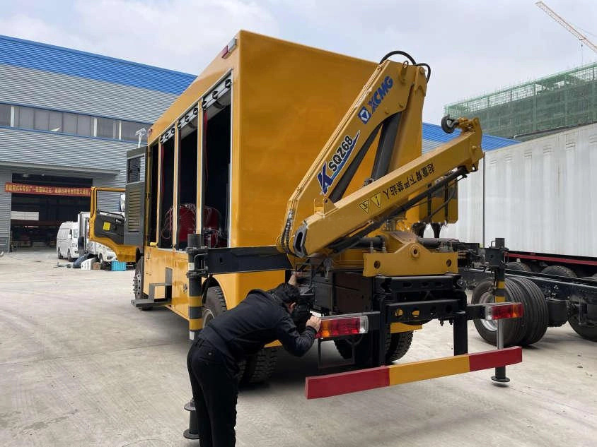 FAW 4X2 Maintenance Lorry Mobile Workshop Service Truck with 5tons Crane