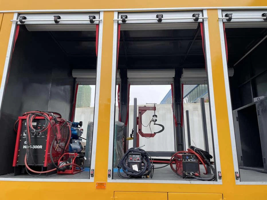 FAW 4X2 Maintenance Lorry Mobile Workshop Service Truck with 5tons Crane