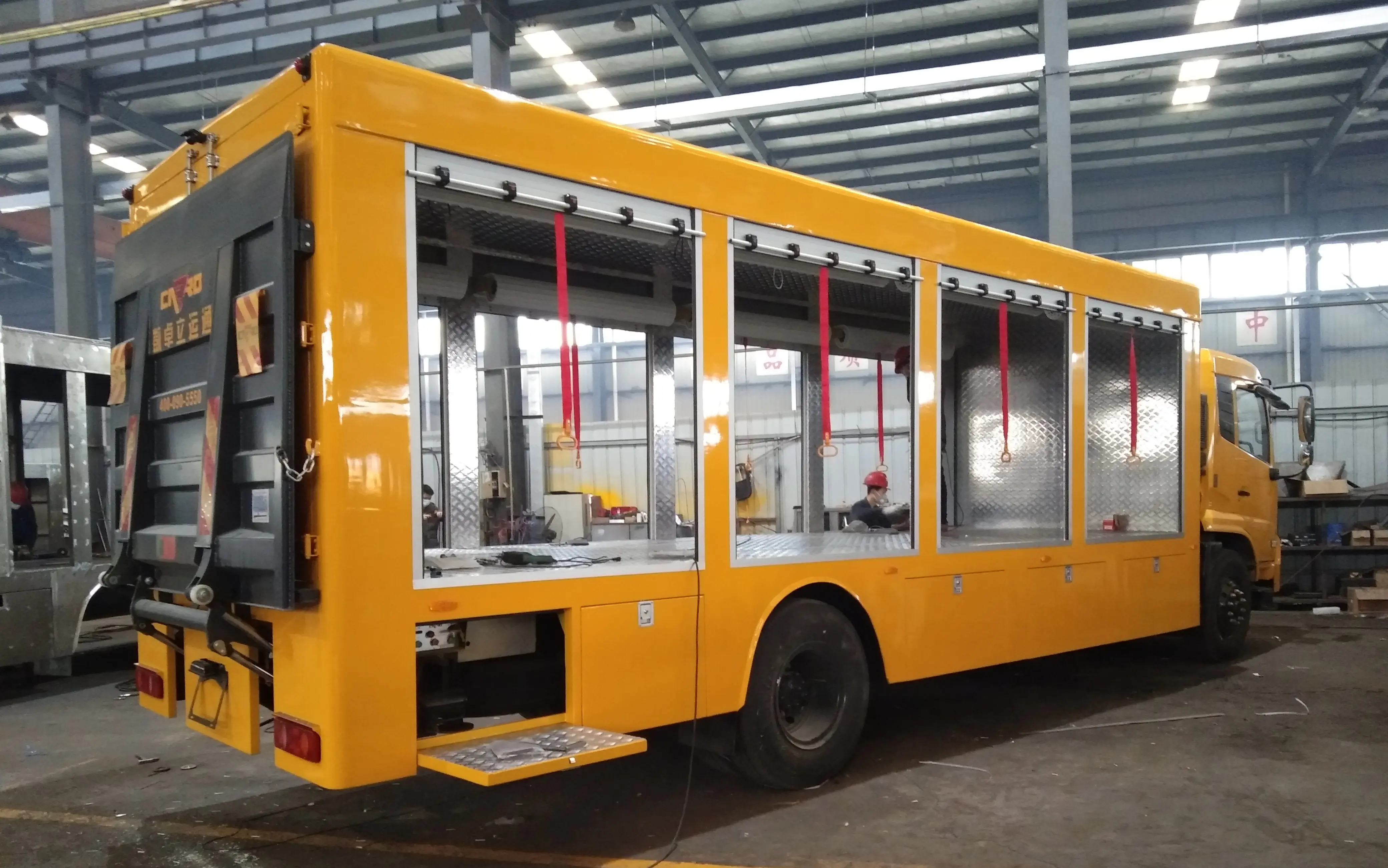 ISUZU 4X2 6 Wheel Maintenance Lorry Mobile Workshop Service Truck with Hydraulic Tailboard