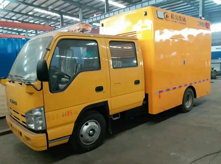 ISUZU 4X2 6 Wheel Maintenance Lorry Mobile Workshop Service Truck with 3.2tons Crane