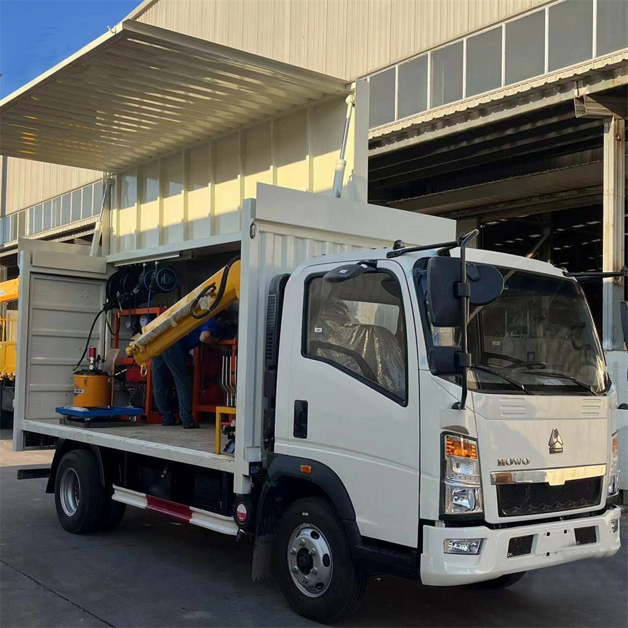 HOWO 6 Wheel Light Van 4X2 Mobile Workshop Truck