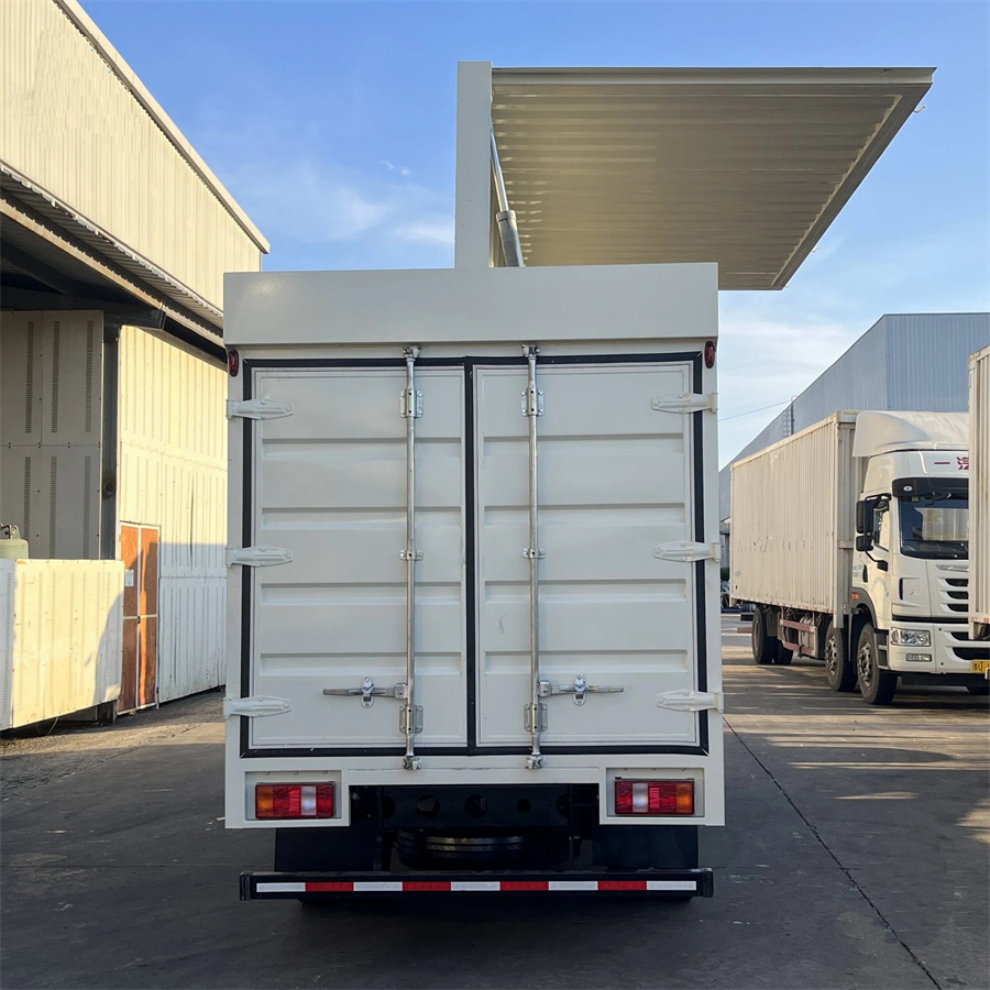 HOWO 6 Wheel Light Van 4X2 Mobile Workshop Truck