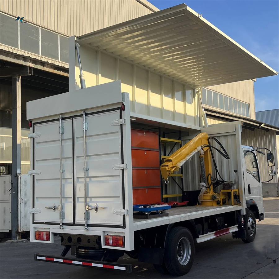 HOWO 6 Wheel Light Van 4X2 Mobile Workshop Truck