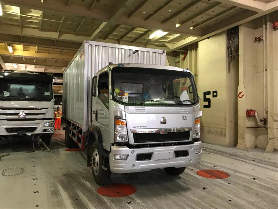 Sinotruk HOWO 4X4 Mobile Maintenance Truck with Repair Tools