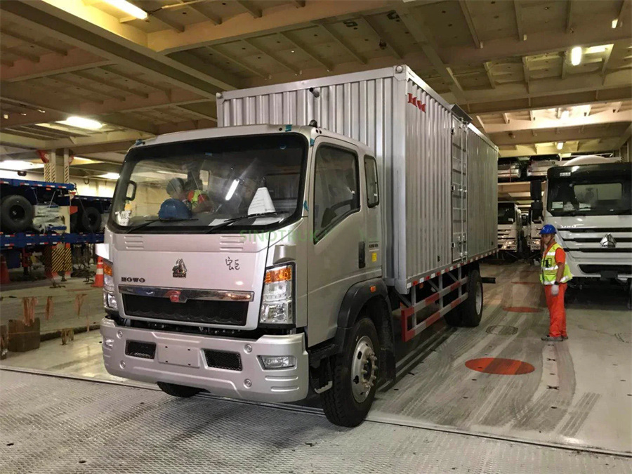 Sinotruk HOWO 4X4 Mobile Maintenance Truck with Repair Tools