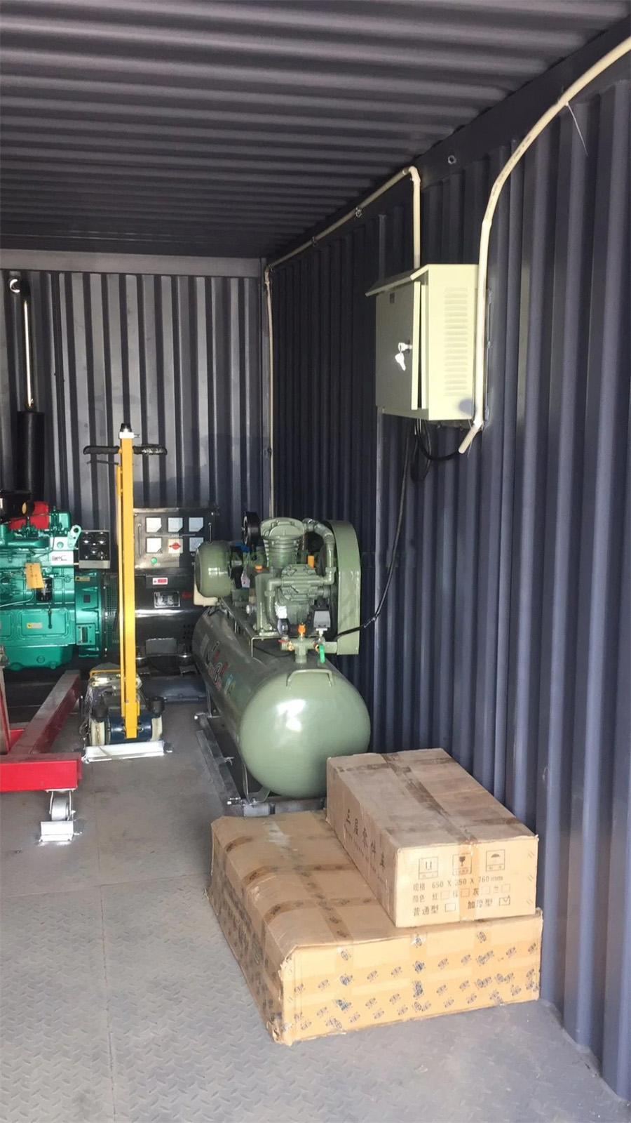 Sinotruk HOWO 4X4 Mobile Maintenance Truck with Repair Tools