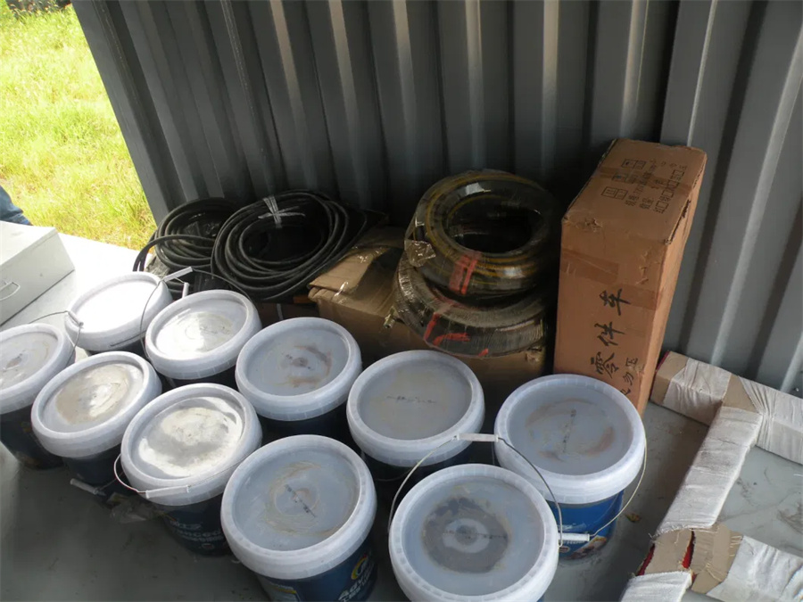 Sinotruk HOWO 4X4 Mobile Maintenance Truck with Repair Tools