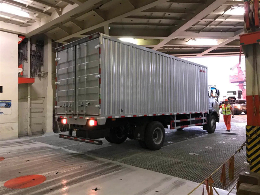 Sinotruk HOWO 4X4 Mobile Maintenance Truck with Repair Tools