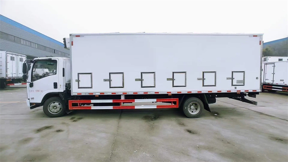 Isuzu Baby Chick One Day Chick Transport Truck