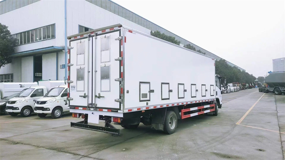 Isuzu Baby Chick One Day Chick Transport Truck