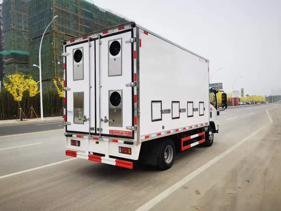 Isuzu Baby Chick One Day Chick Transport Truck