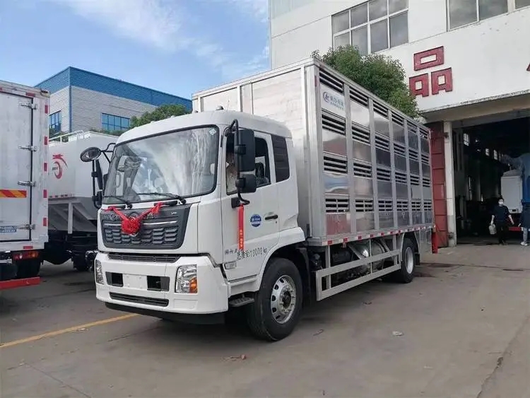 4X2 6 Wheels Box Body Livestock Transport Refrigerated Truck with Ventilation Equipment for Pig Swine Goats Sheep Animal Delive