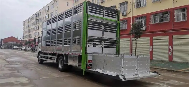 4X2 6 Wheels Box Body Livestock Transport Refrigerated Truck with Ventilation Equipment for Pig Swine Goats Sheep Animal Delive