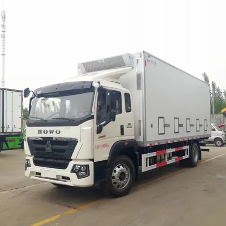 HOWO 4X2 Baby Chicken Poultry Transport Van Truck