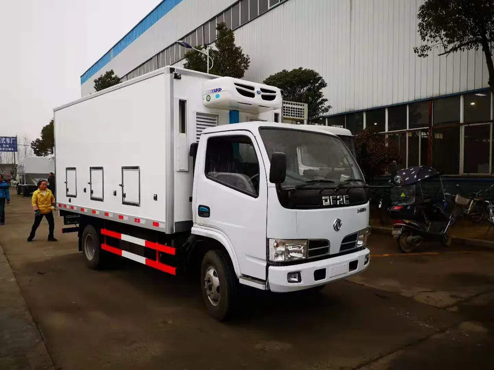 Dongfeng 4X2 5ton Small Live Day Old Chicken Transport Double Temperature Unit Truck