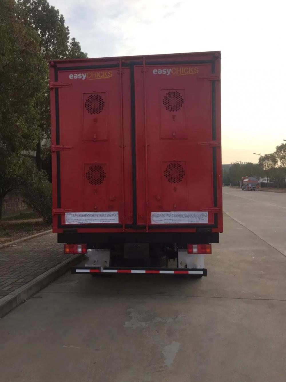 Sinotruk HOWO 4m Box Poultry Day Old Seedings Transported Trucks