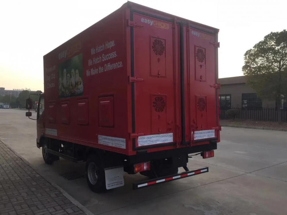 Sinotruk HOWO 4m Box Poultry Day Old Seedings Transported Trucks