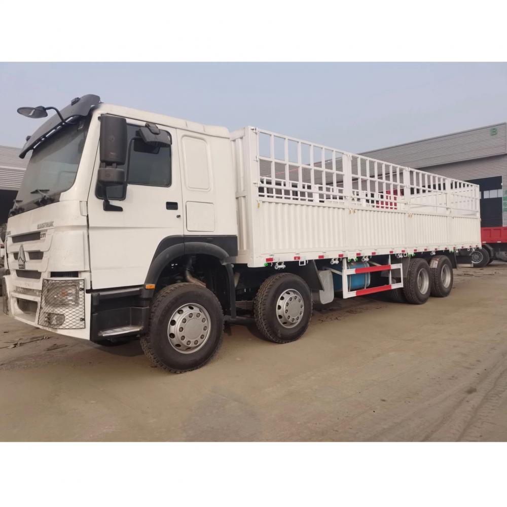 HOWO 8X4 12 Wheels Fence Truck Full Side Wall Cargo Truck Transport Animal