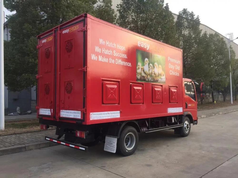 Sinotruk HOWO 4m Box Poultry Day Old Seedings Transported Trucks