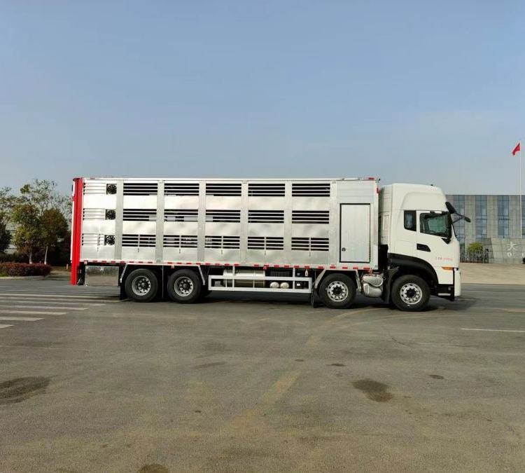 8X4 12 Wheels Box Body Livestock Transport Refrigerated Truck with Ventilation Equipment for Pig Swine Goats Sheep Animal Delive