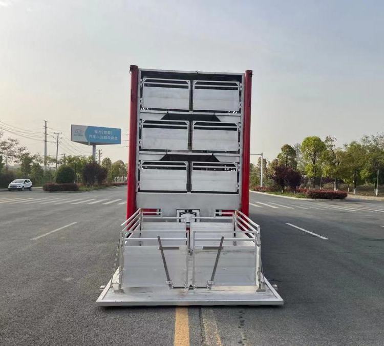 8X4 12 Wheels Box Body Livestock Transport Refrigerated Truck with Ventilation Equipment for Pig Swine Goats Sheep Animal Delive