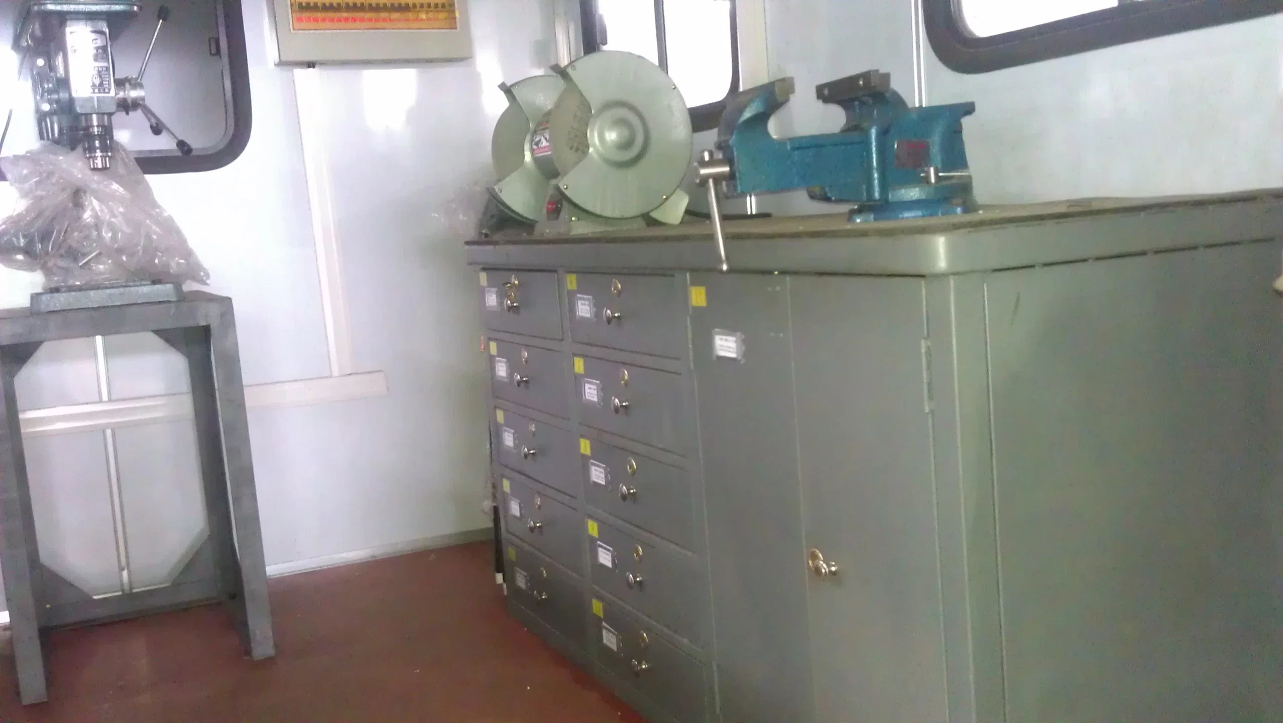 Sinotruk HOWO 4WD Military Mobile Workshop Service Truck