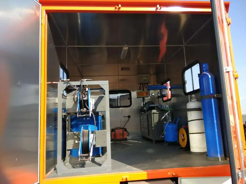 Sinotruk HOWO 4X4 Multifunctional Maintaining Truck