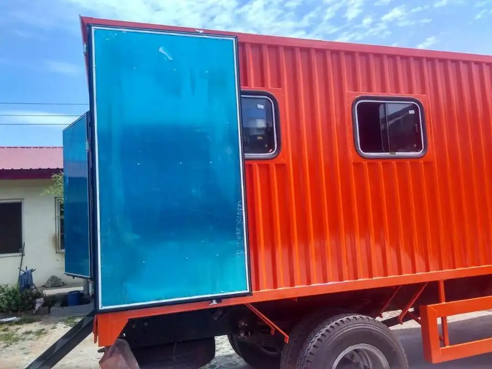 Sinotruk HOWO 4X4 Multifunctional Maintaining Truck