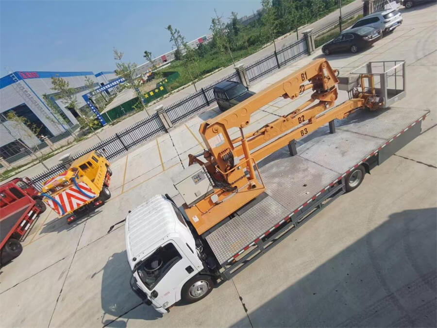 ISUZU 18m Bucket Type Bridge Inspection Unit