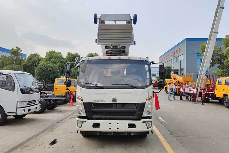 32 M Ladder Lift Mounted On HOWO Truck