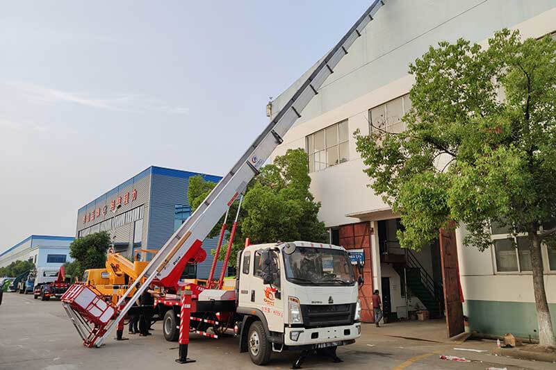 32 M Ladder Lift Mounted On HOWO Truck