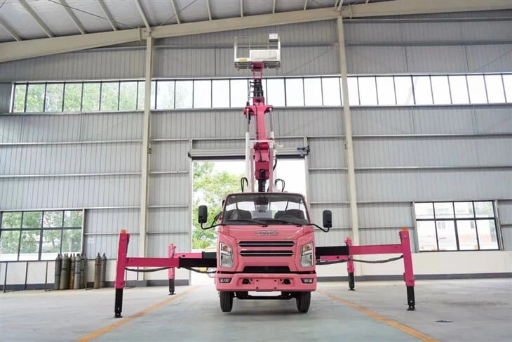 JMC Straight arm aerial working platform truck
