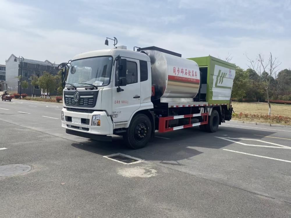 Dongfeng 4x2 6wheels Synchronous chip sealer asphalt gravel truck