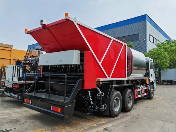 Shacman 6x4 10wheels Synchronous chip sealer asphalt gravel truck