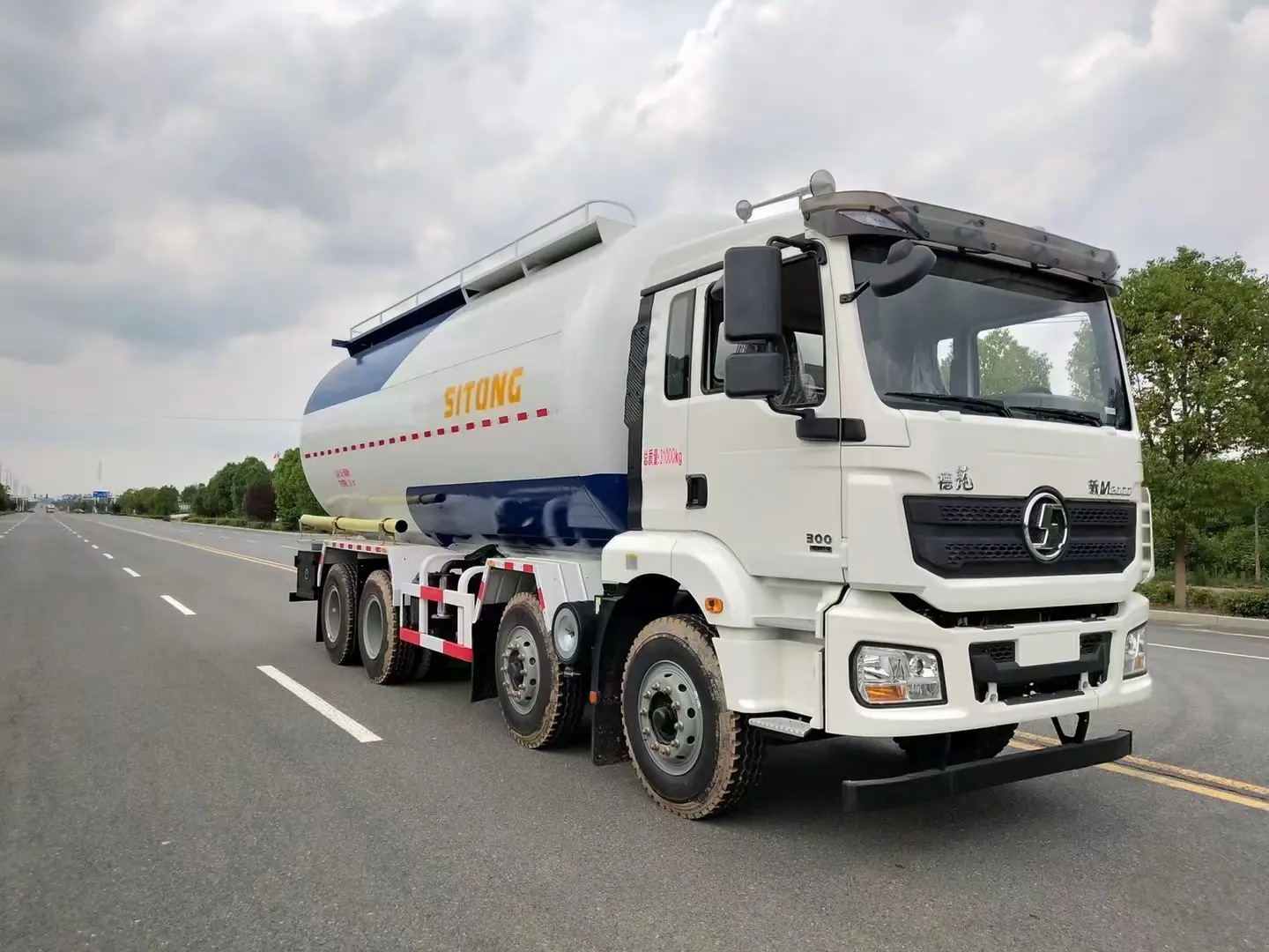 Shacman 8X4 Dry Tank 35000L 35m3 40m3 Powder 40000L Bulk Cement Truck