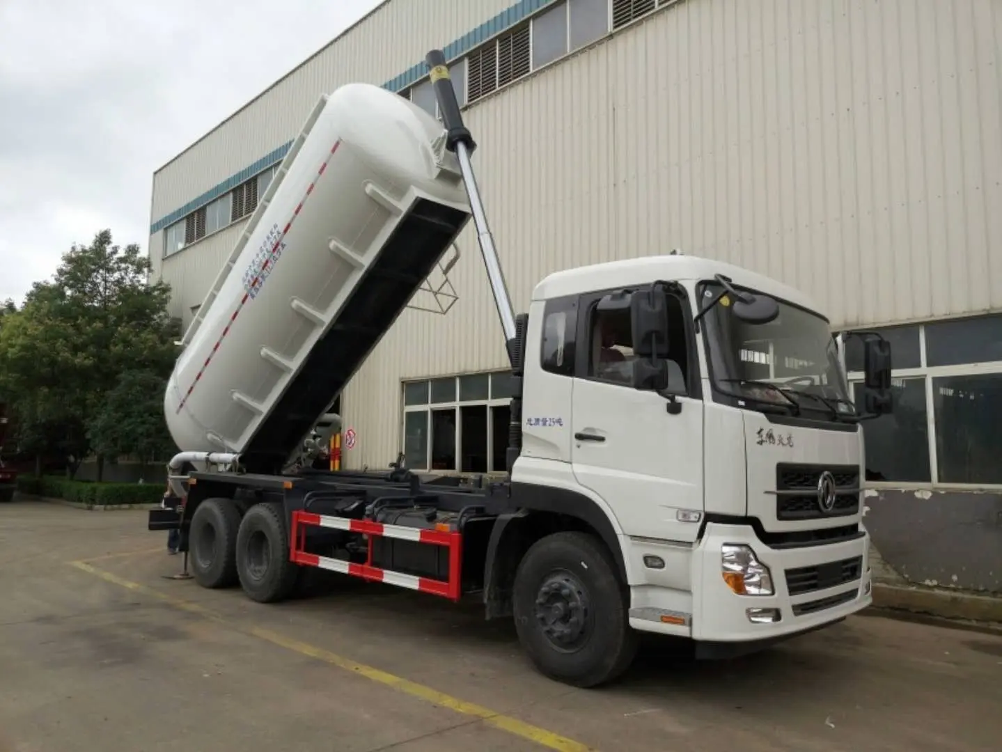 Dongfeng 20cbm 20000liters 6X4 Bulk Powder Tank Truck