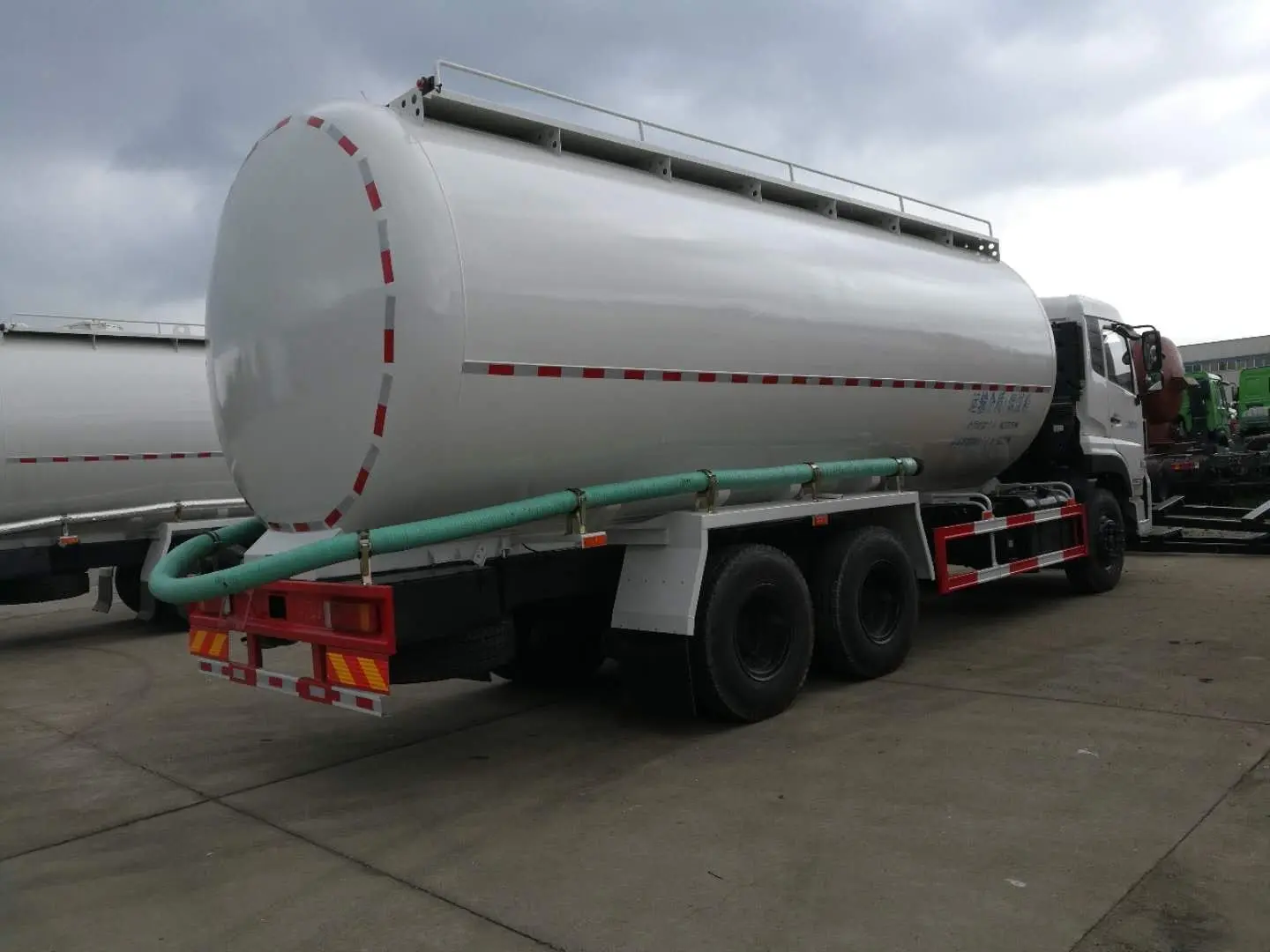 Dongfeng 20cbm 20000liters 6X4 Bulk Powder Tank Truck