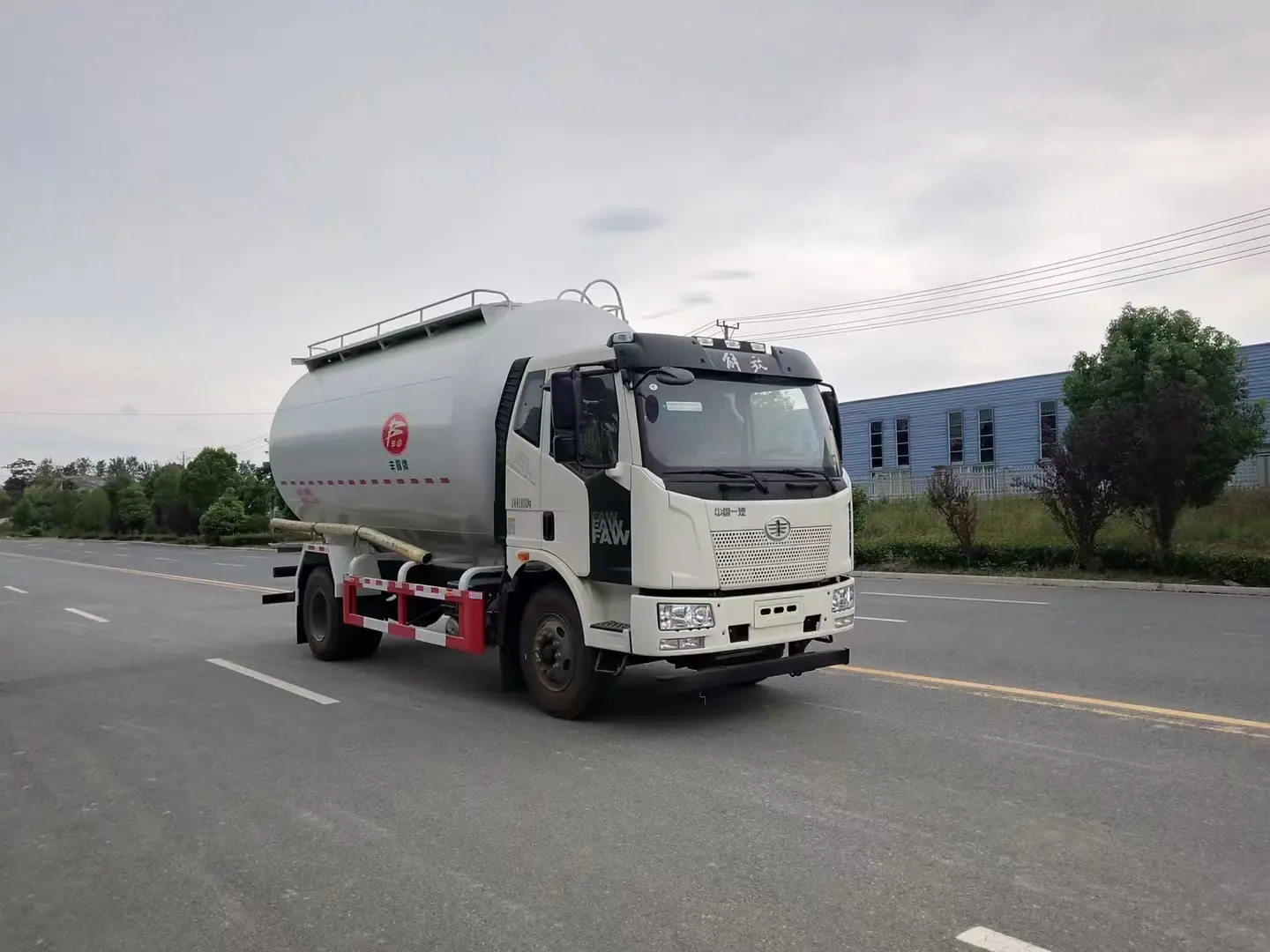 FAW 4X2 10 Ton Bulk Powder Tank Dry Bulk Cement Powder Truck