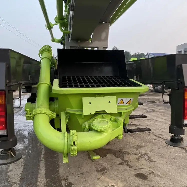 ISUZU CYZ 6x4 52M Concrete Pump Truck
