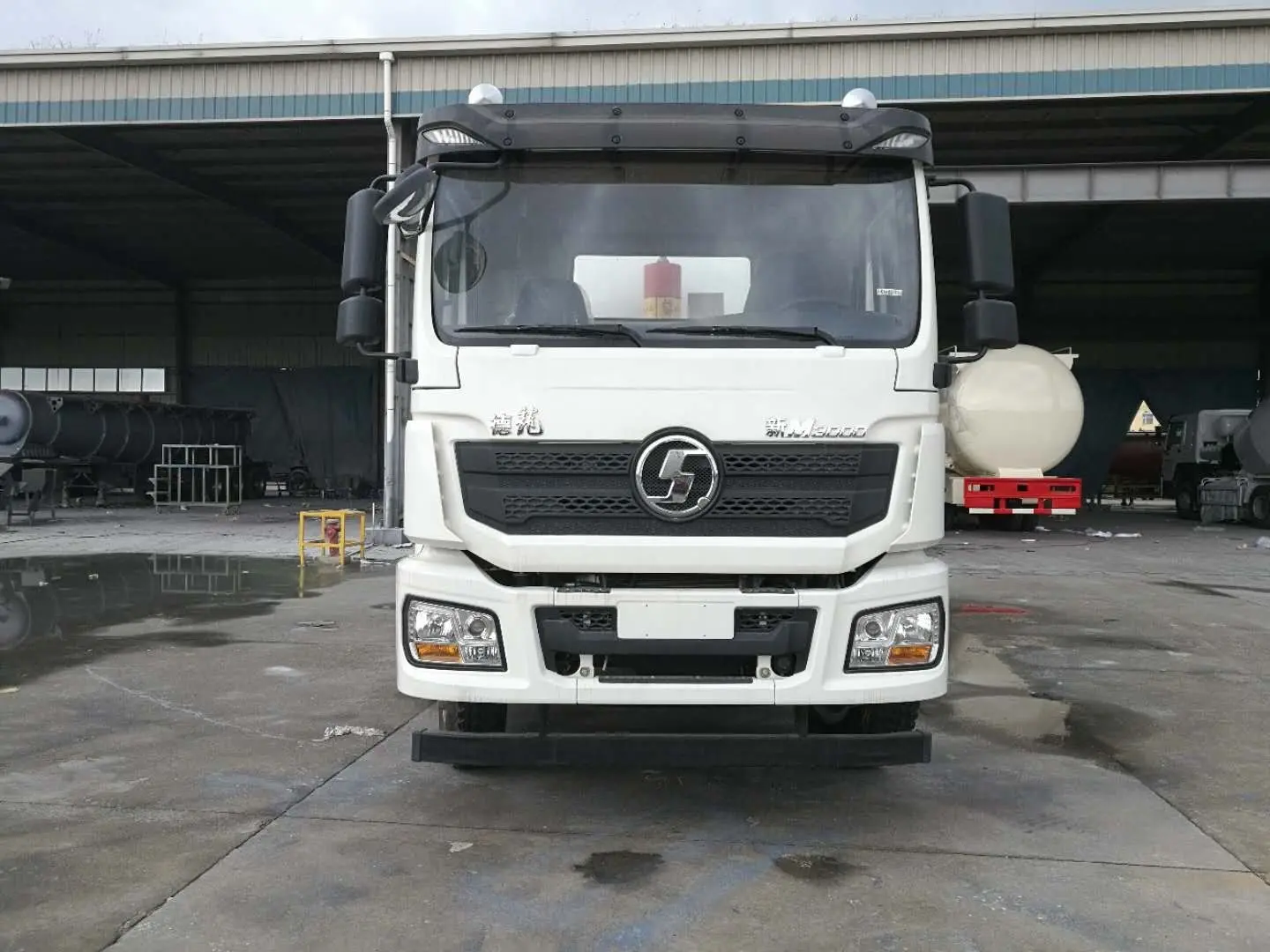 Shacman 6X4 30cbm 40cbm 30000L Dry Bulk Cement Powder Tank Truck