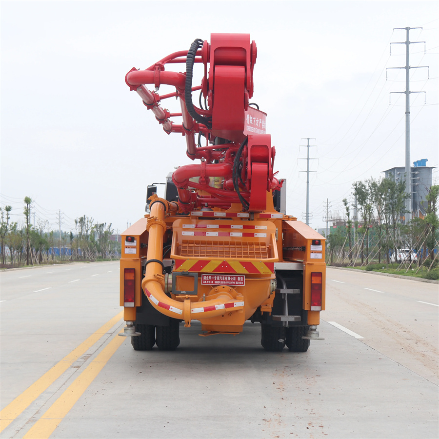 HOWO 4X2 37m Concrete Pump Truck