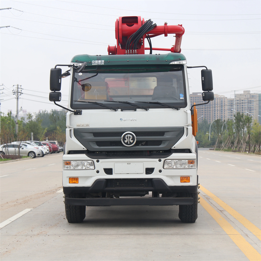 HOWO 4X2 37m Concrete Pump Truck