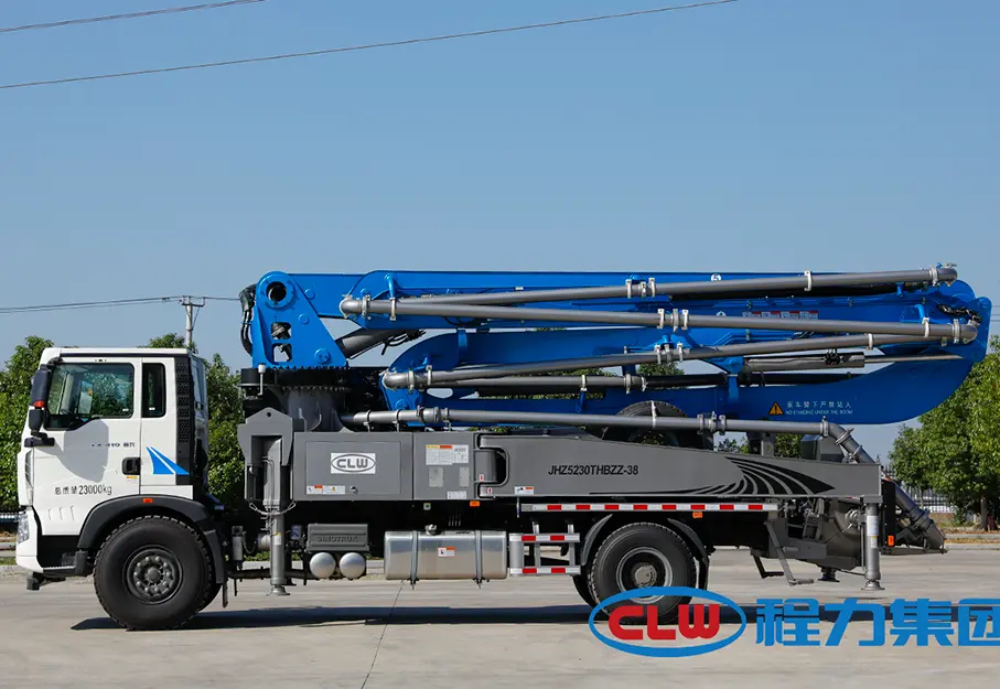 Sinotruk HOWO 4X2 37m Concrete Pump Truck