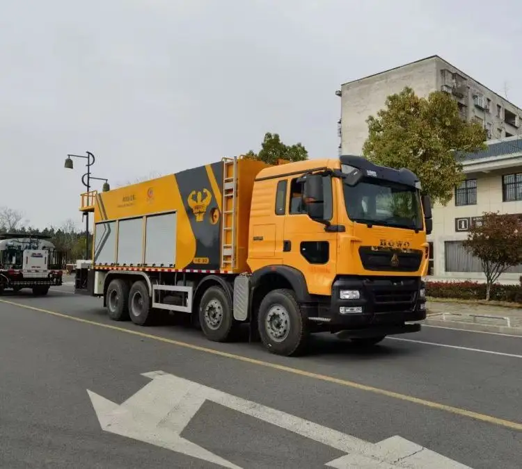 Sinotruck HOWO 8x4 12wheels Slurry Seal Coat Truck