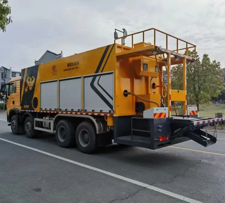 Sinotruck HOWO 8x4 12wheels Slurry Seal Coat Truck