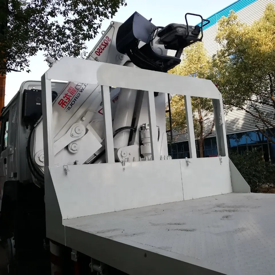 Sinotruk HOWO 6X4 10 Wheels Flat Bed Truck with Rear Climb Ladder with 360 Rotary Telescopic Boom Crane