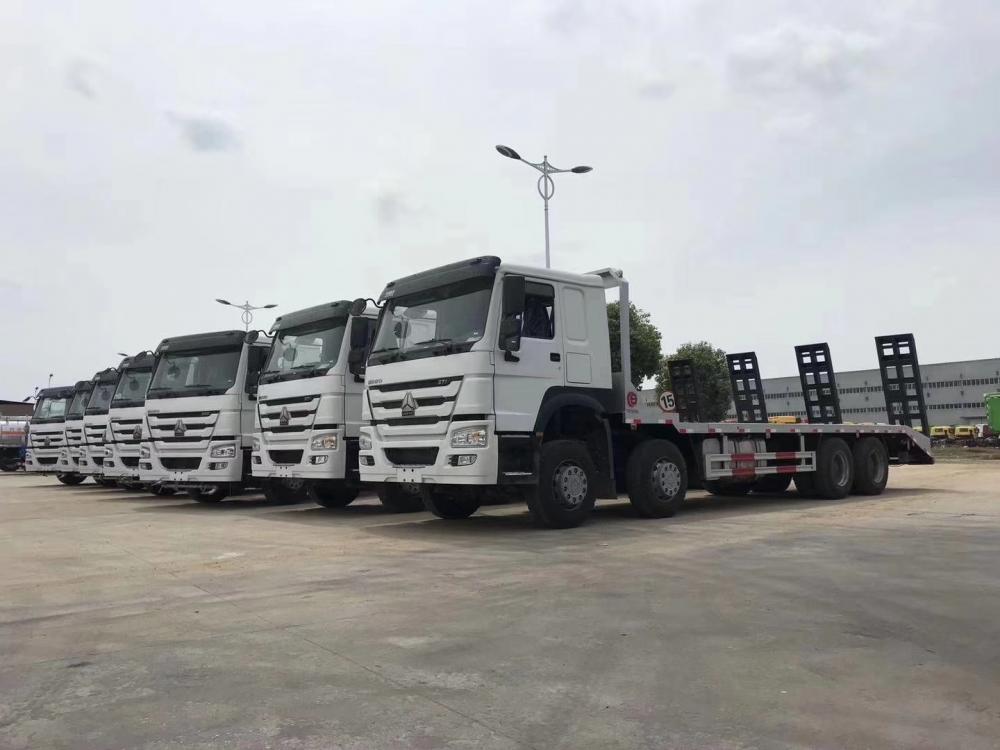 Sinotruk HOWO 6X4 10 Wheels Flat Bed Truck with Rear Climb Ladder with 360 Rotary Telescopic Boom Crane