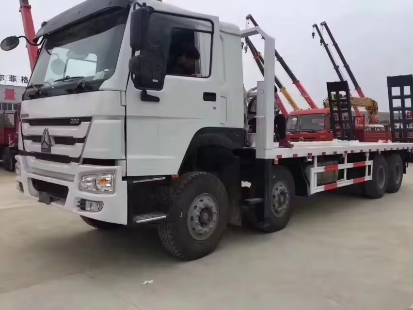 Sinotruk HOWO 8X4 12 Wheels Flat Bed Truck for Heavy Equipment Machinery Transportation