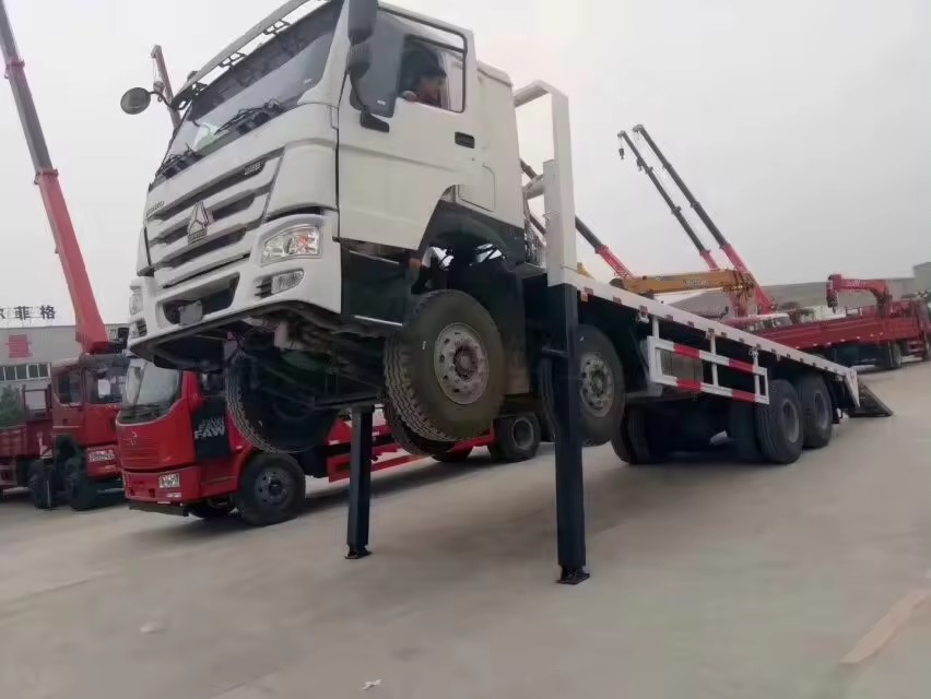 Sinotruk HOWO 8X4 12 Wheels Flat Bed Truck for Heavy Equipment Machinery Transportation