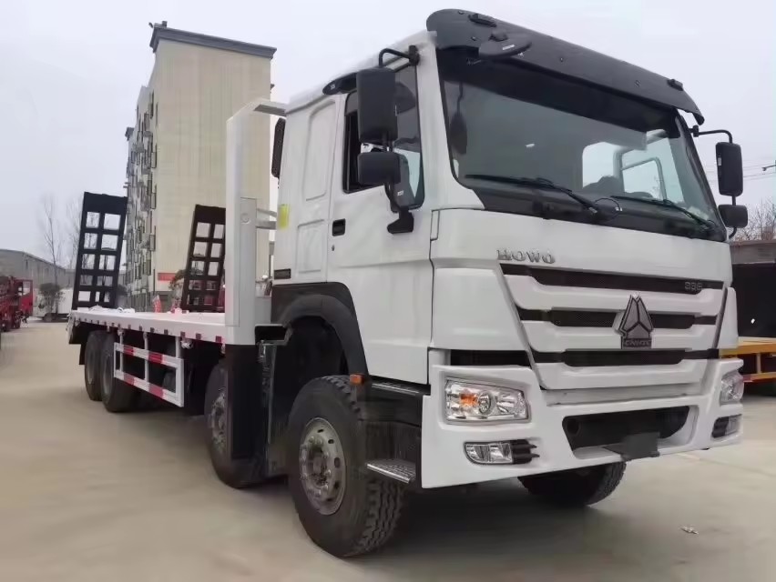 Sinotruk HOWO 8X4 12 Wheels Flat Bed Truck for Heavy Equipment Machinery Transportation